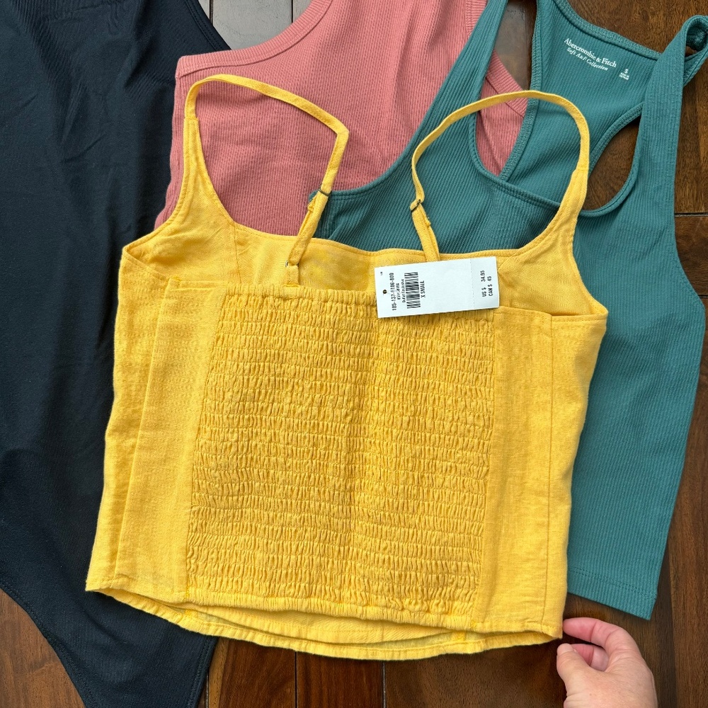 Abercrombie and Fitch Tank Bundle XS/S - Picture 2 of 11